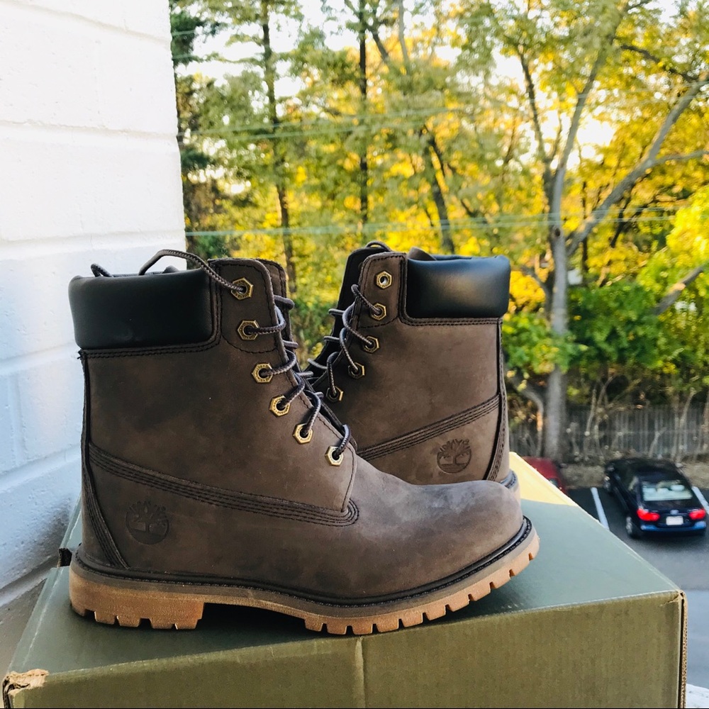 TIMBERLAND WOMENS 6INCH PREM WGDG GRY NBK.TBOA12LH